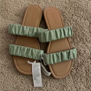 Women’s Old Navy Sandals 🩵